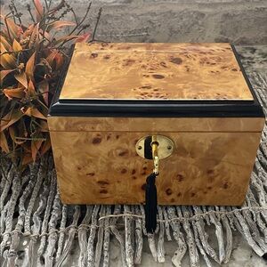 New Laquered Burl Jewel/ Trinket Box With 2 Keys